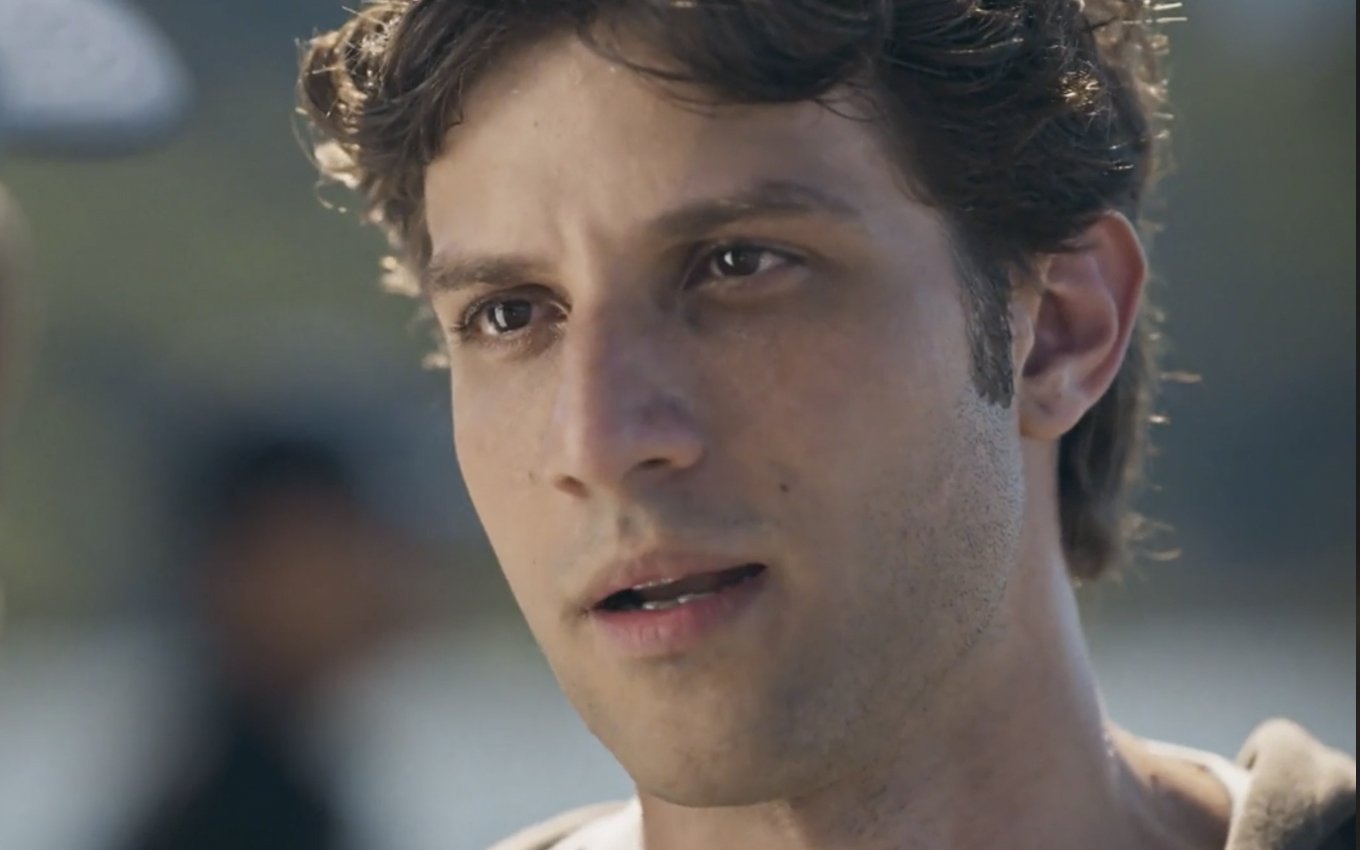Chay Suede vira patinho feio de novela e acabará comendo o pão que o Diabo amassou