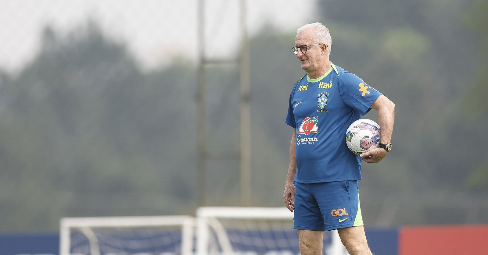 Seleção perde mais um por lesão e zagueiro do Flamengo é convocado