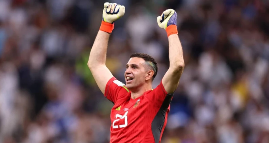 Fifa suspende goleiro da Argentina por gestos obscenos e agressão; entenda