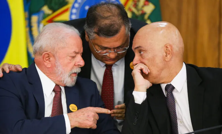 Flávio Dino apoia Moraes após protestos na Paulista