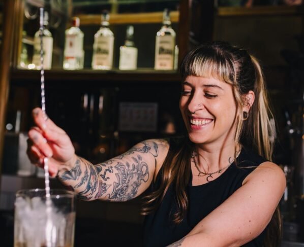 Laura Paravato é chefe de bar do Grupo Pabu, com seis casas no Rio