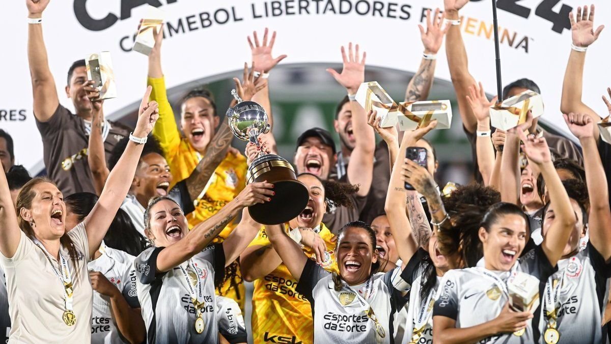 Após título, atletas do Corinthians protestam contra estrutura da Libertadores