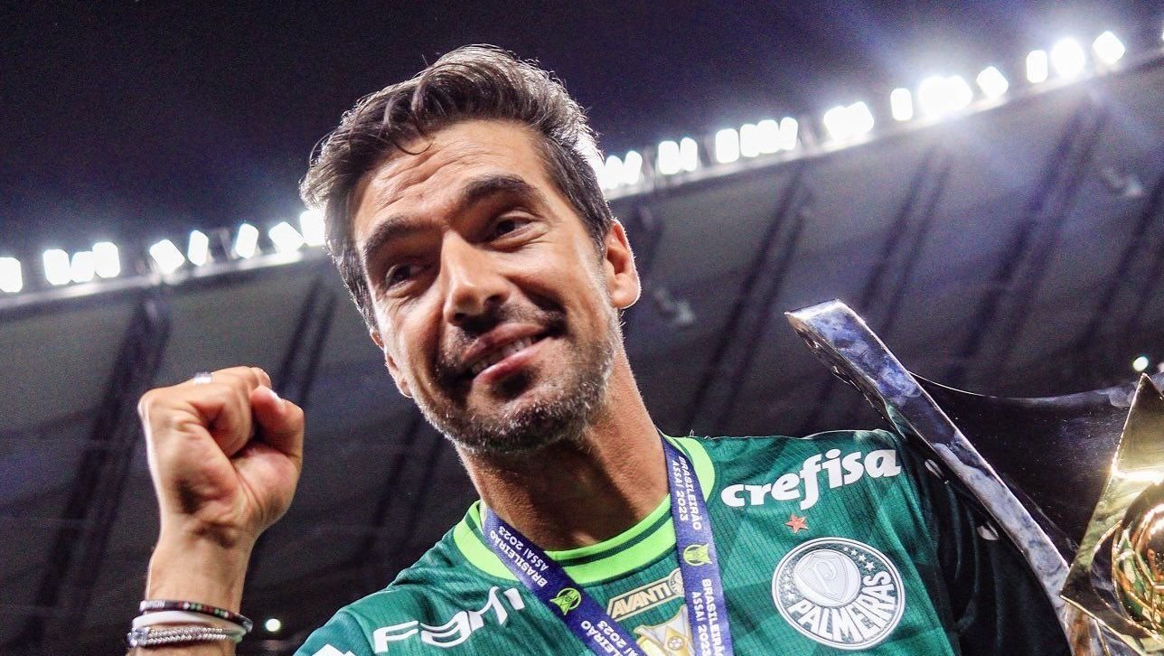 Com 10 títulos, Abel completa 4 anos de Palmeiras e se declara ao clube