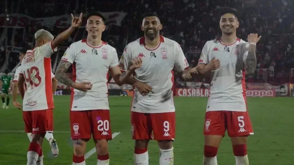 Ex-Cruzeiro protagoniza gol contra bizarro no Campeonato Argentino