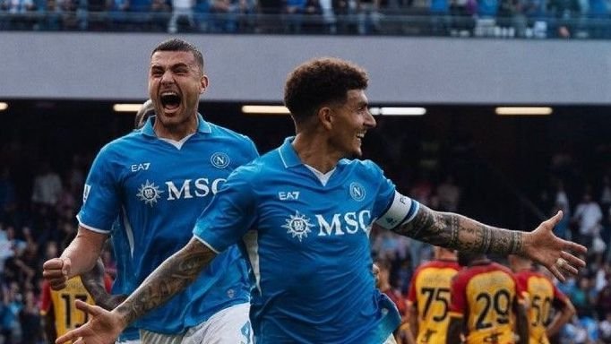 Napoli vence Lecce e mantém liderança do Italiano