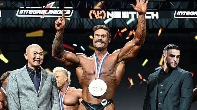 Cbum crava aposentadoria após ficar com o vice no Praga Pro
