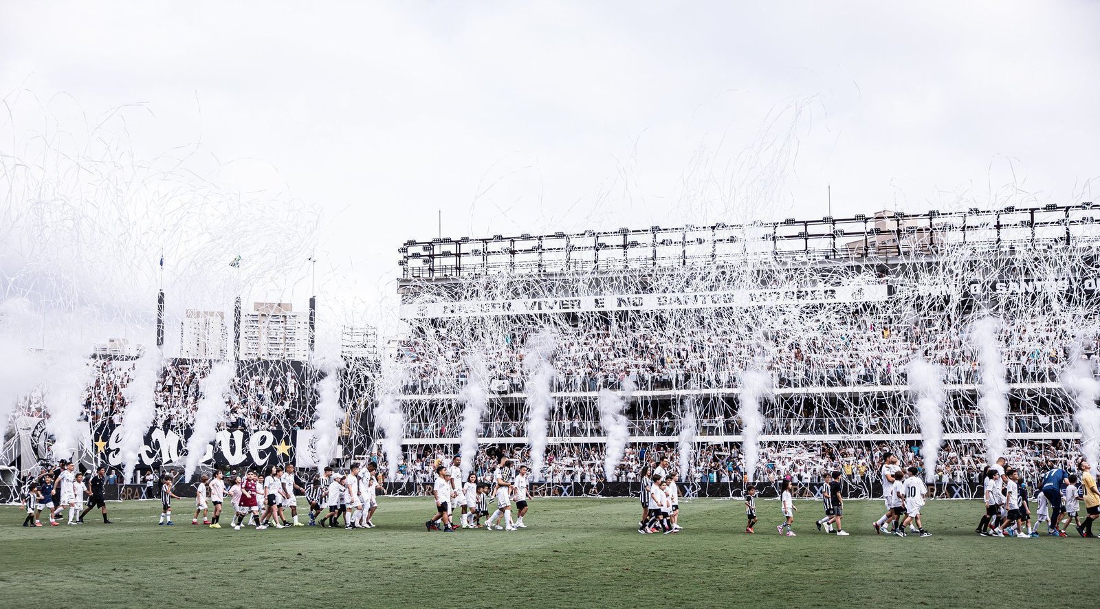 Com festa e protestos, Santos perde para CRB em “jogo do título“ da Série B
