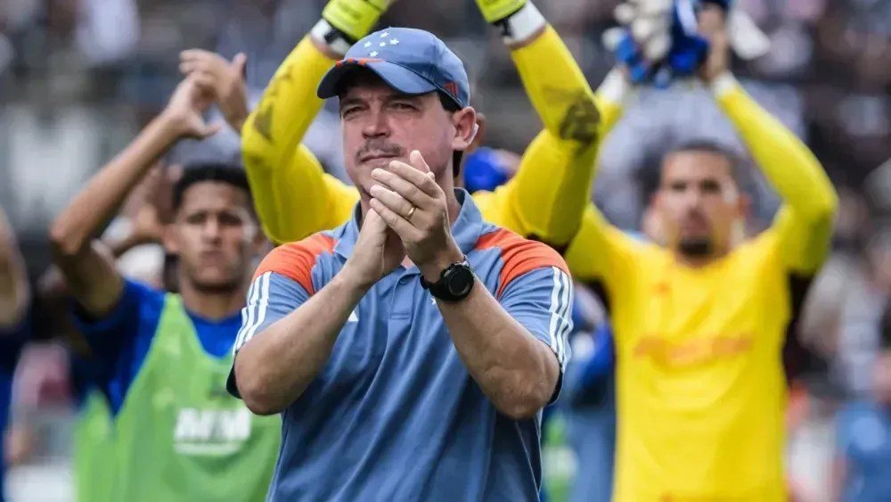 Diniz aponta ‘planejamento correto’ do Cruzeiro e mira título da Sul-Americana