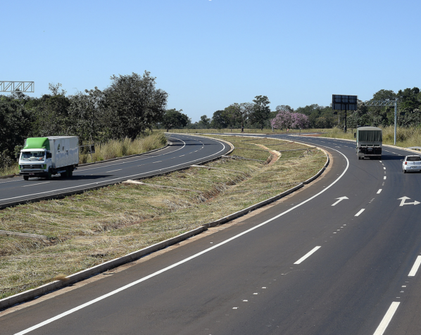 Governo leiloará bloco de rodovias em região produtora de grãos em Goiás; na imagem, trecho duplicado da BR-060/GO em Santa Helena