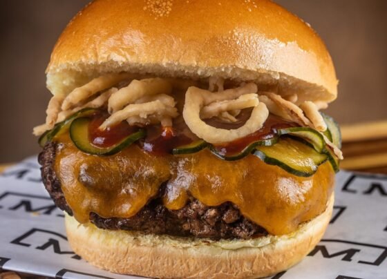 Casas do Rio de Janeiro se unem para arrecadar fundos para RS. Na foto, o sanduíche do Malta Burger, que até o final do mês terá o valor desse sanduíche revertido para doação