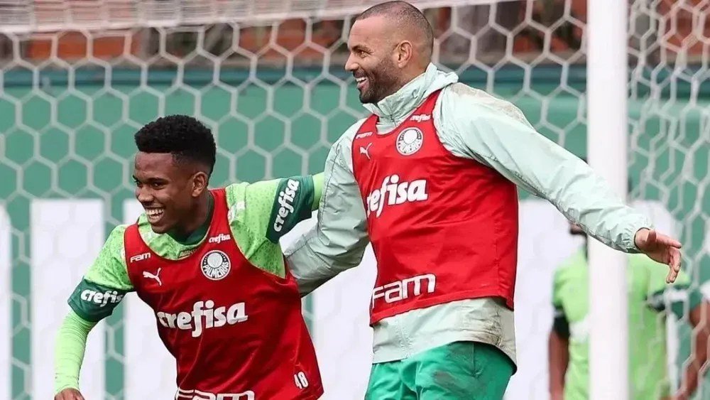 Saiba se Estêvão e Weverton, convocados pela Seleção, desfalcam o Palmeiras