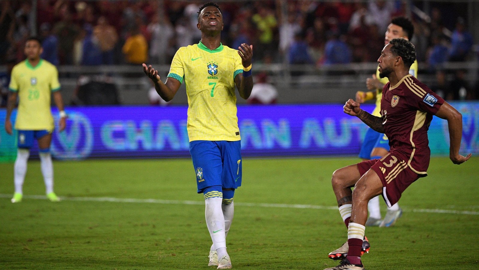 Vini Jr perde pênalti, e Brasil só empata com Venezuela pelas Eliminatórias