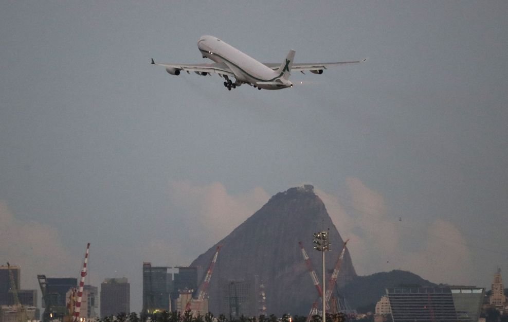 Aeroporto Santos Dumont opera com instrumentos devido a forte neblina no Rio
