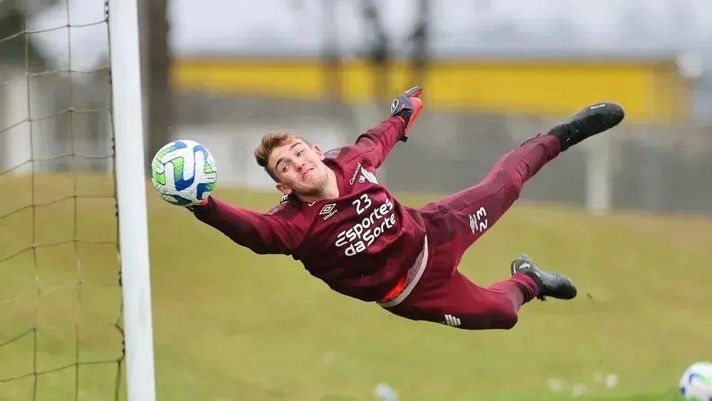 Botafogo abre negociações com o Athletico-PR por substituto de Gatito Fernández