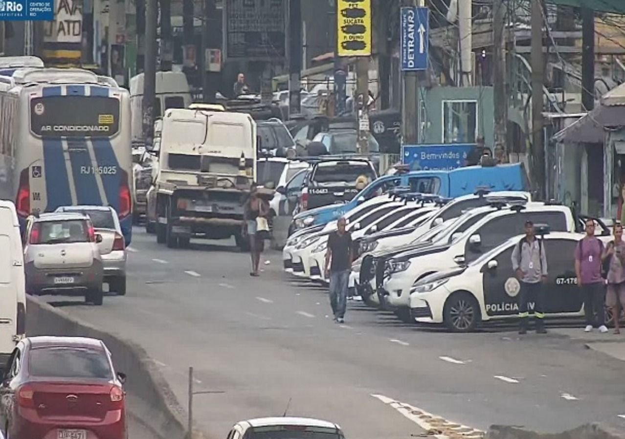 Polícia faz operação contra roubos de veículos no Complexo da Maré (RJ)