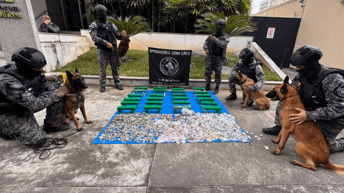 Polícia retira 58 barricadas durante operação na Cidade de Deus (RJ)