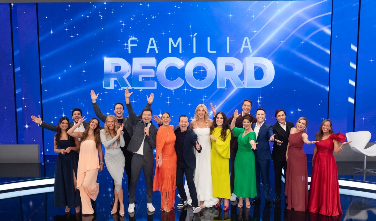 Rodrigo Faro faz milagre e bate o SBT antes de deixar a Record