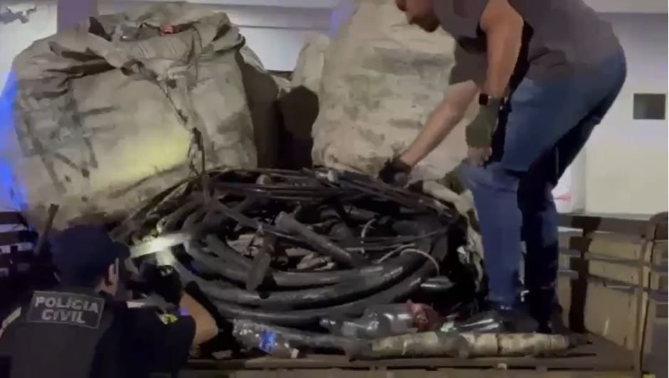 Três homens são presos transportando toneladas de cabos roubados da Light no Rio