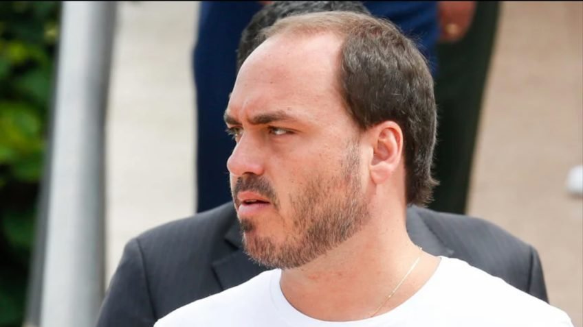 Carlos Bolsonaro diz ter impedido assalto no Rio