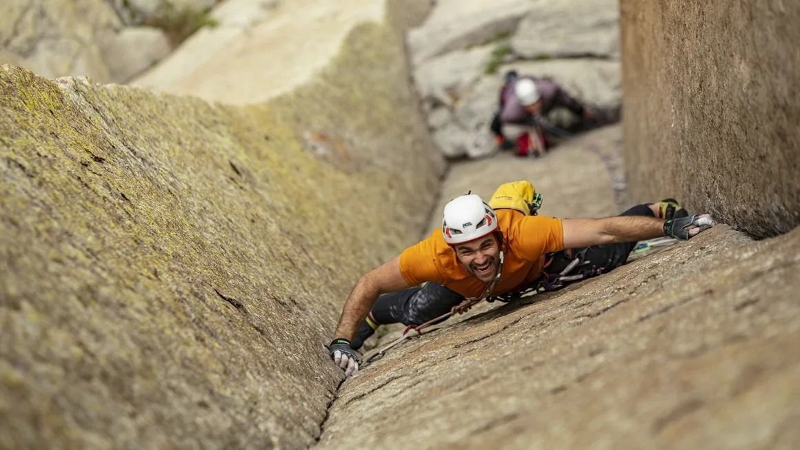 Como um alpinista cego fez história escalando parede rochosa de 150 metros