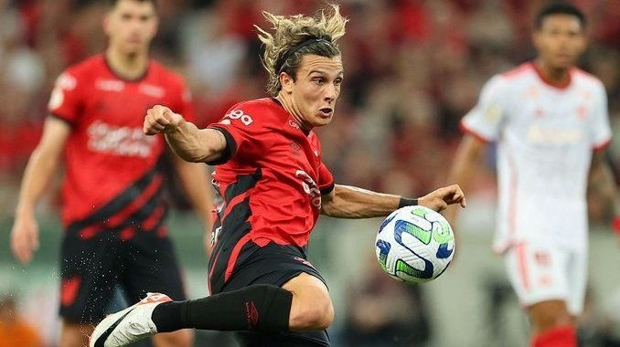 Fluminense confirma contratação do atacante Canobbio