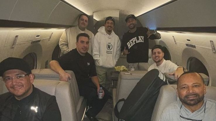 Neymar reclama de demora em voo para o Brasil: “Chega nunca“