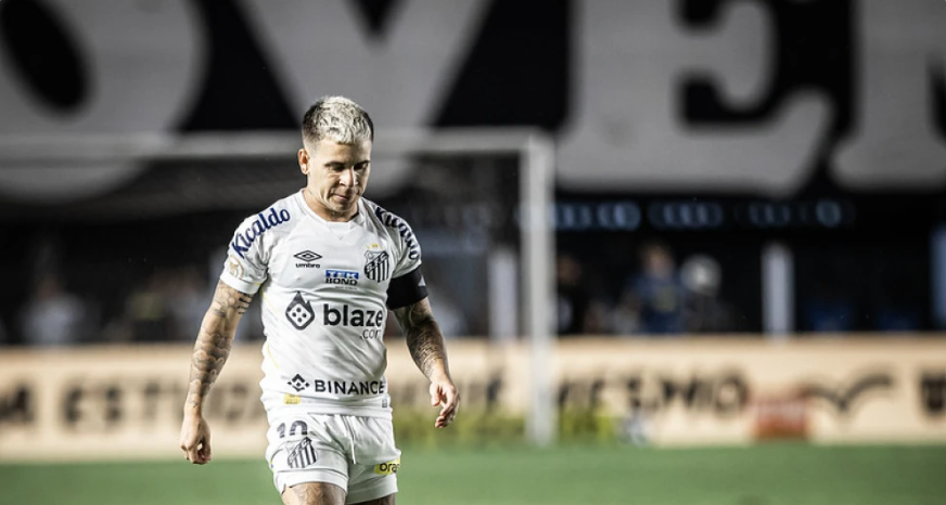 Soteldo se desculpa após curtir comentário ofensivo ao Santos