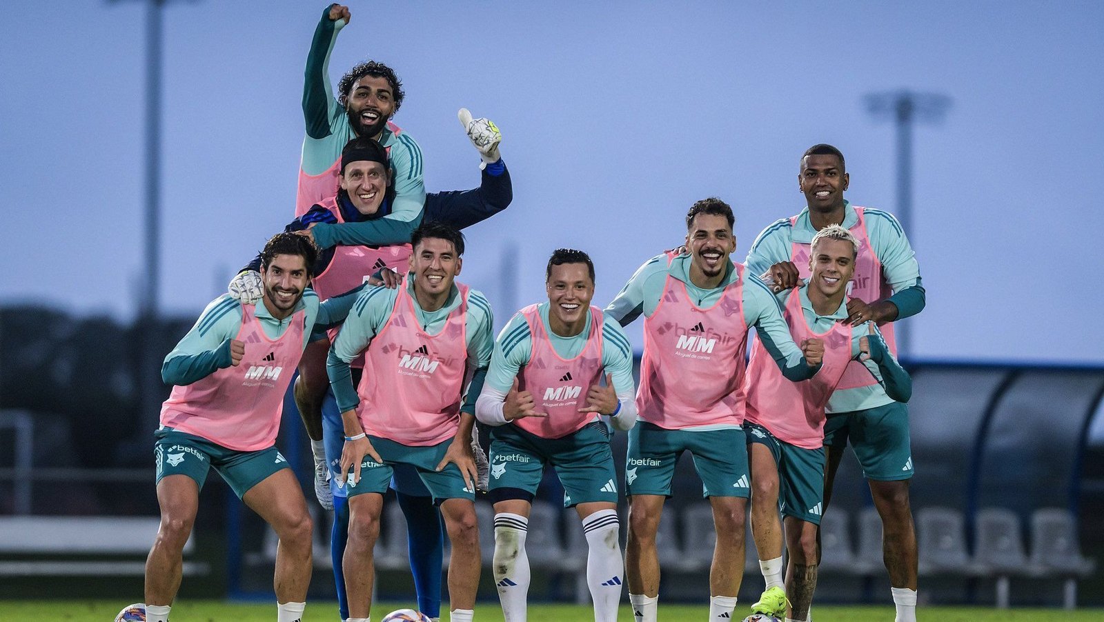 Time de Gabigol e Cássio vence primeiro “rachão” do Cruzeiro em 2025