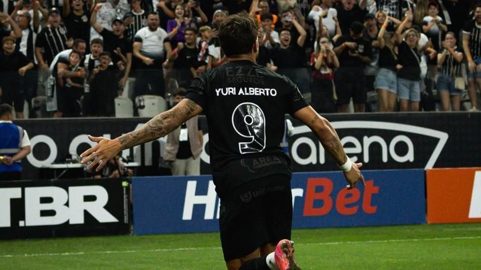 Corinthians x Barcelona: artilheiro do Timão estará ou não em campo?