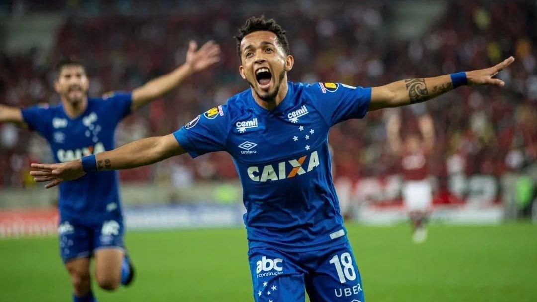 Ex-Cruzeiro é confundido com Raphinha e recebe xingamentos de argentinos