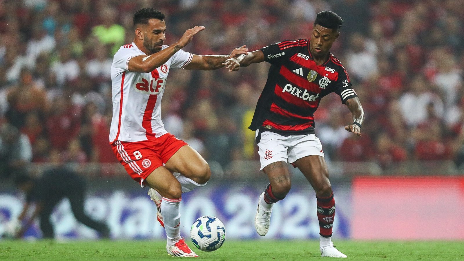 Flamengo pressiona, mas Inter segura empate em estreia no Brasileirão