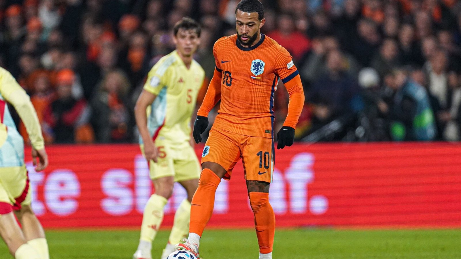 Jornal holandês critica Memphis Depay: “Esforçado, mas partida infeliz“