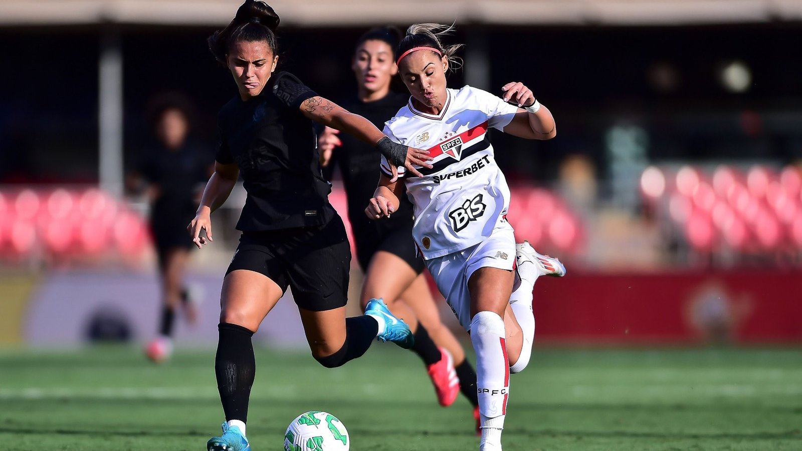 Nos pênaltis, São Paulo bate Corinthians e conquista a Supercopa Feminina