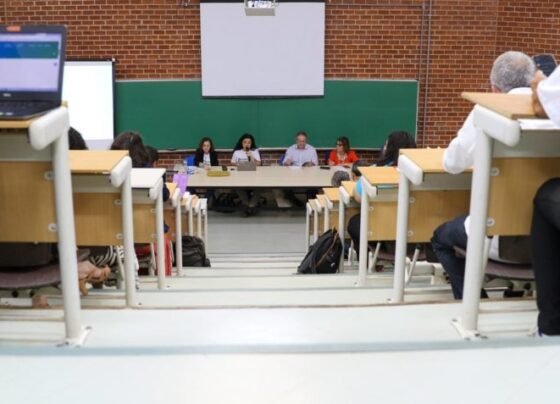 Na imagem, sala de aula da UnB (Universidade de Brasília) durante conferência educacional