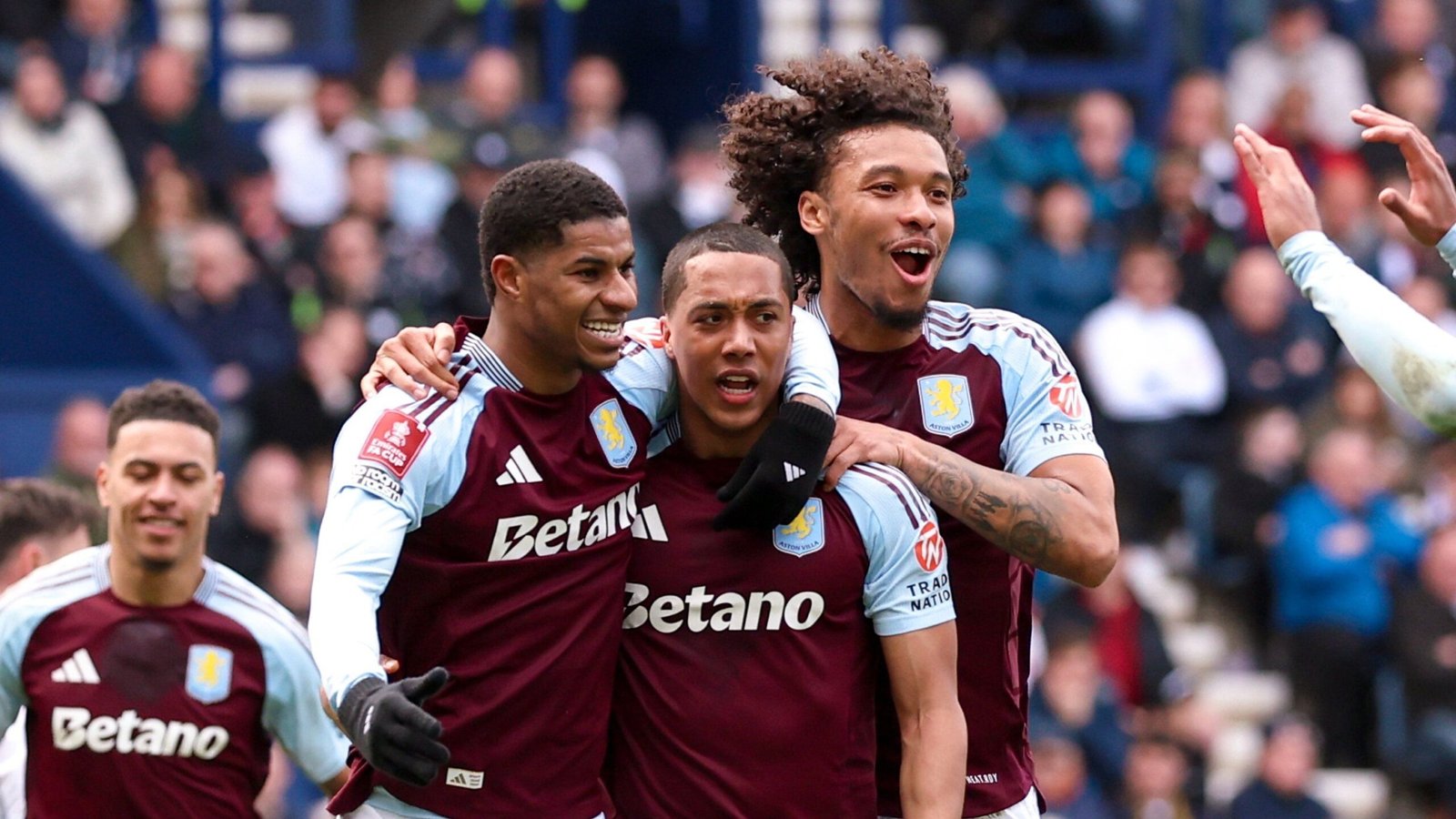 Rashford marca dois e coloca Aston Villa na semifinal da Copa da Inglaterra