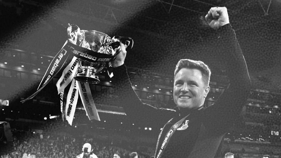 Técnico do Newcastle se torna primeiro inglês a ser campeão após 17 anos
