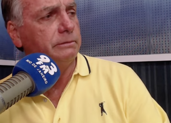O ex-presidente Jair Bolsonaro (PL) durante entrevista à Rádio 93 FM gospel