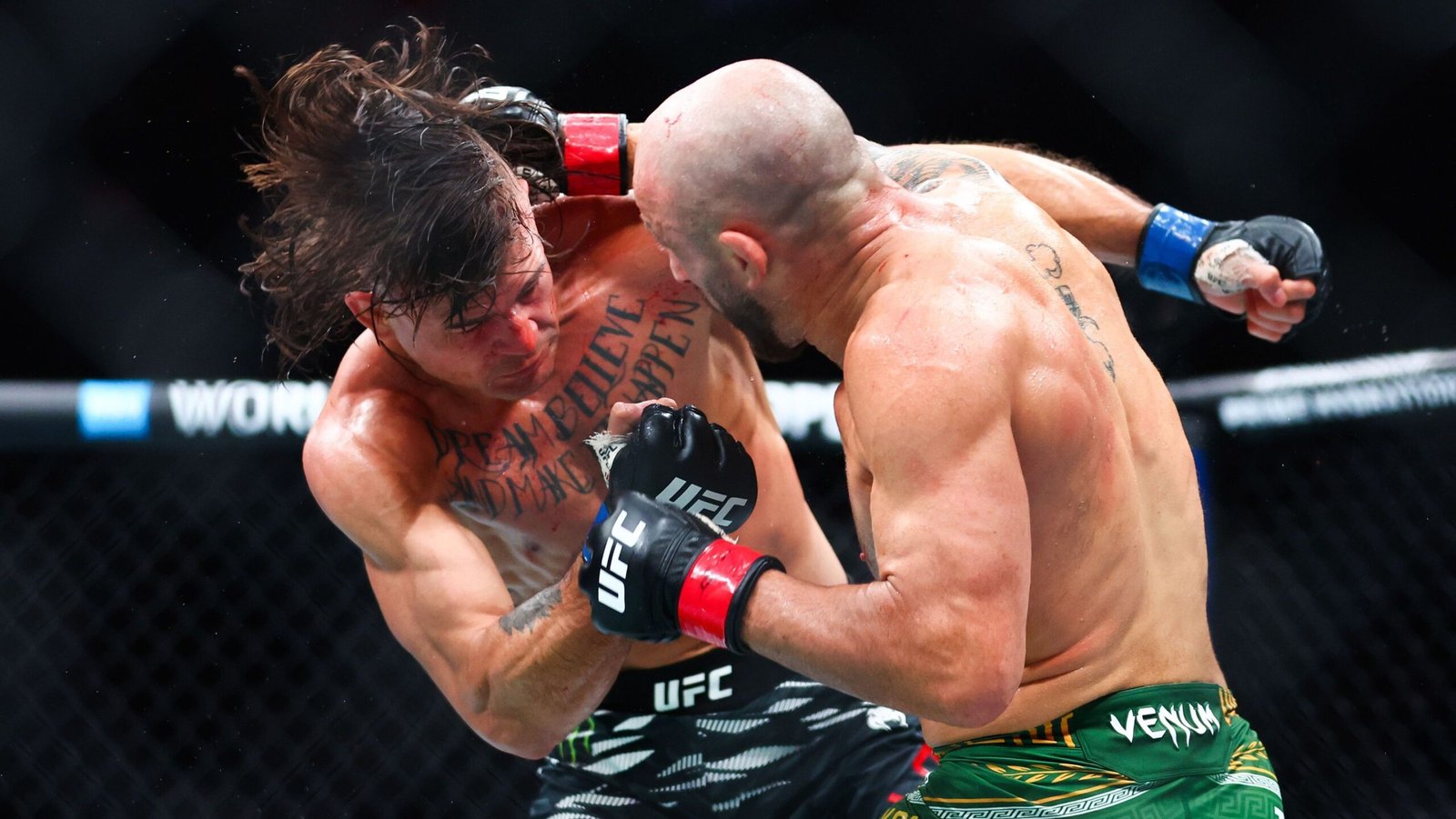 Brasileiro Diego Lopes perde luta por cinturão do UFC