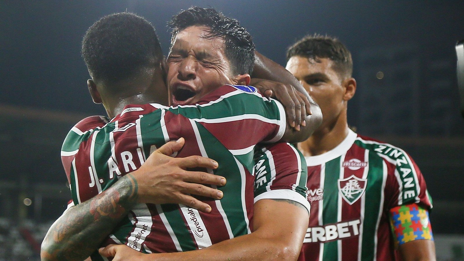 Cano brilha, e Fluminense vence Once Caldas pela Sul-Americana