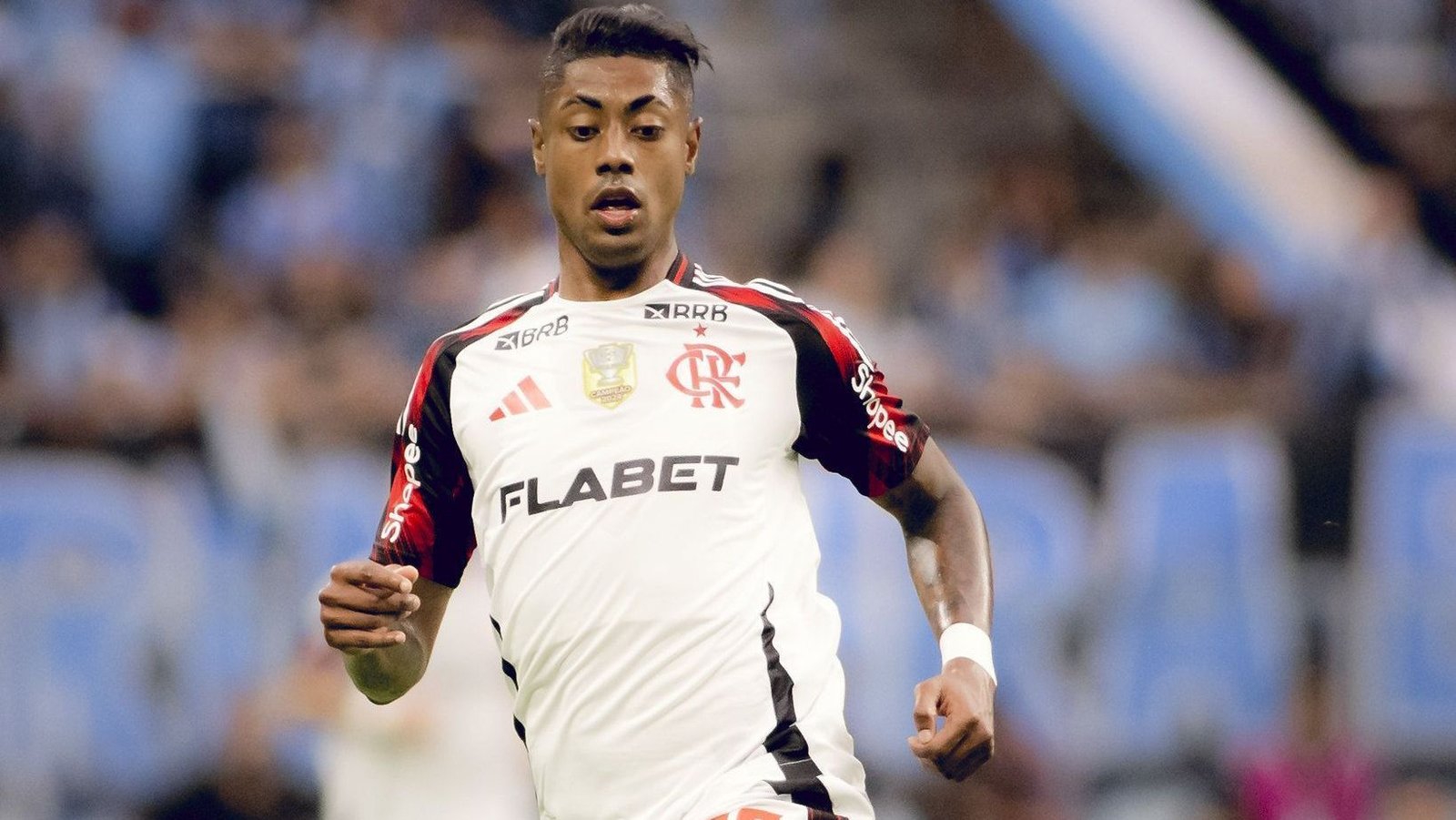 Indiciado pela PF, Bruno Henrique é relacionado para jogo do Flamengo