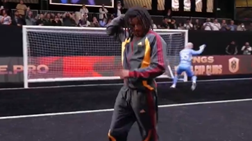 Koundé, do Barcelona, perde pênalti na Kings League França; assista