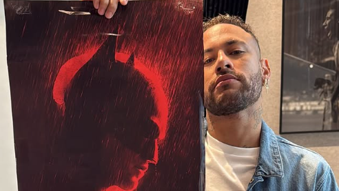 Neymar responde craque Neto após look de Batman