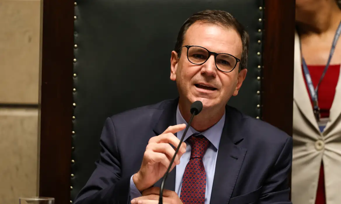 Paes lidera para governador no RJ com 48,9%, aponta Paraná Pesquisas