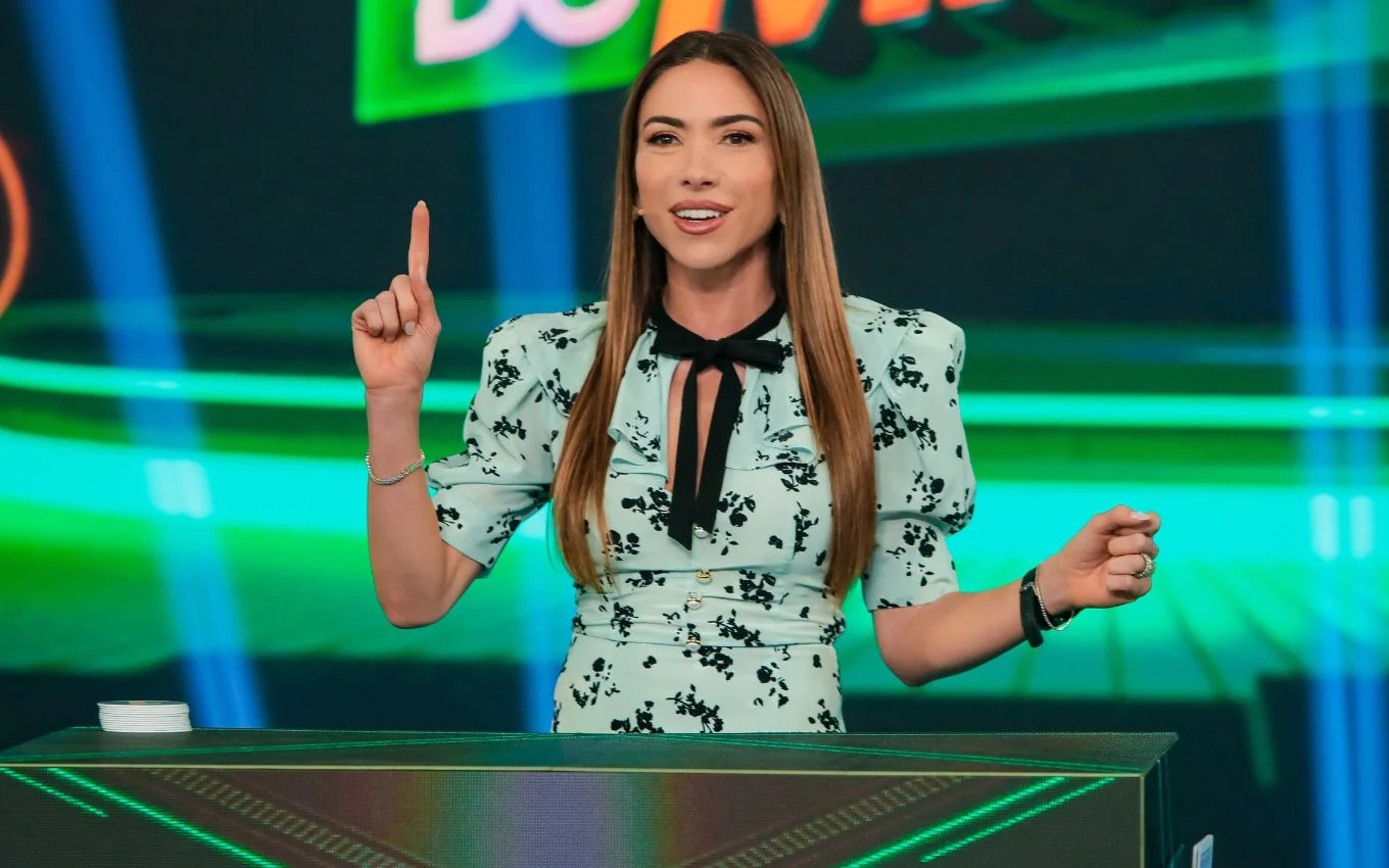 Patrícia Abravanel passa na frente da irmã e anuncia volta de clássico do SBT
