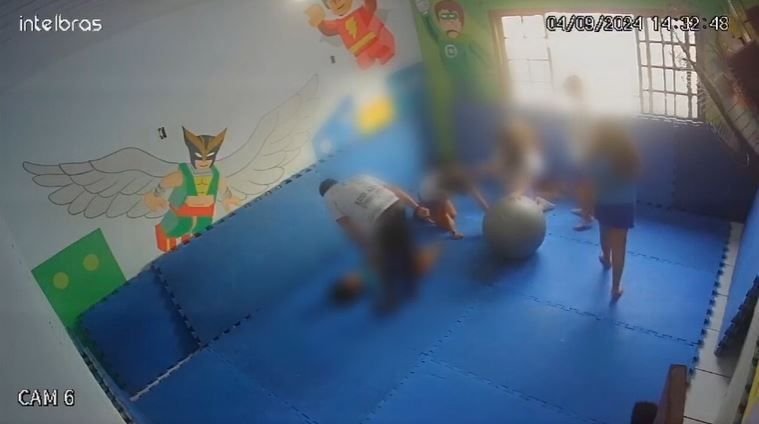 Vídeo mostra professor dando “rasteira“ em aluno autista em escola do Rio