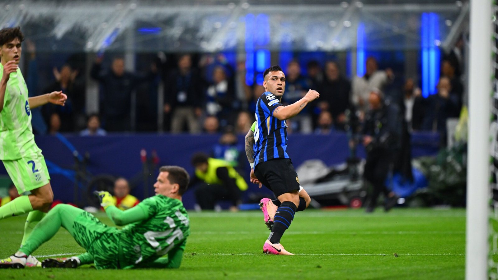Após quase desfalcar a Inter, Lautaro abre o placar contra Barcelona; veja