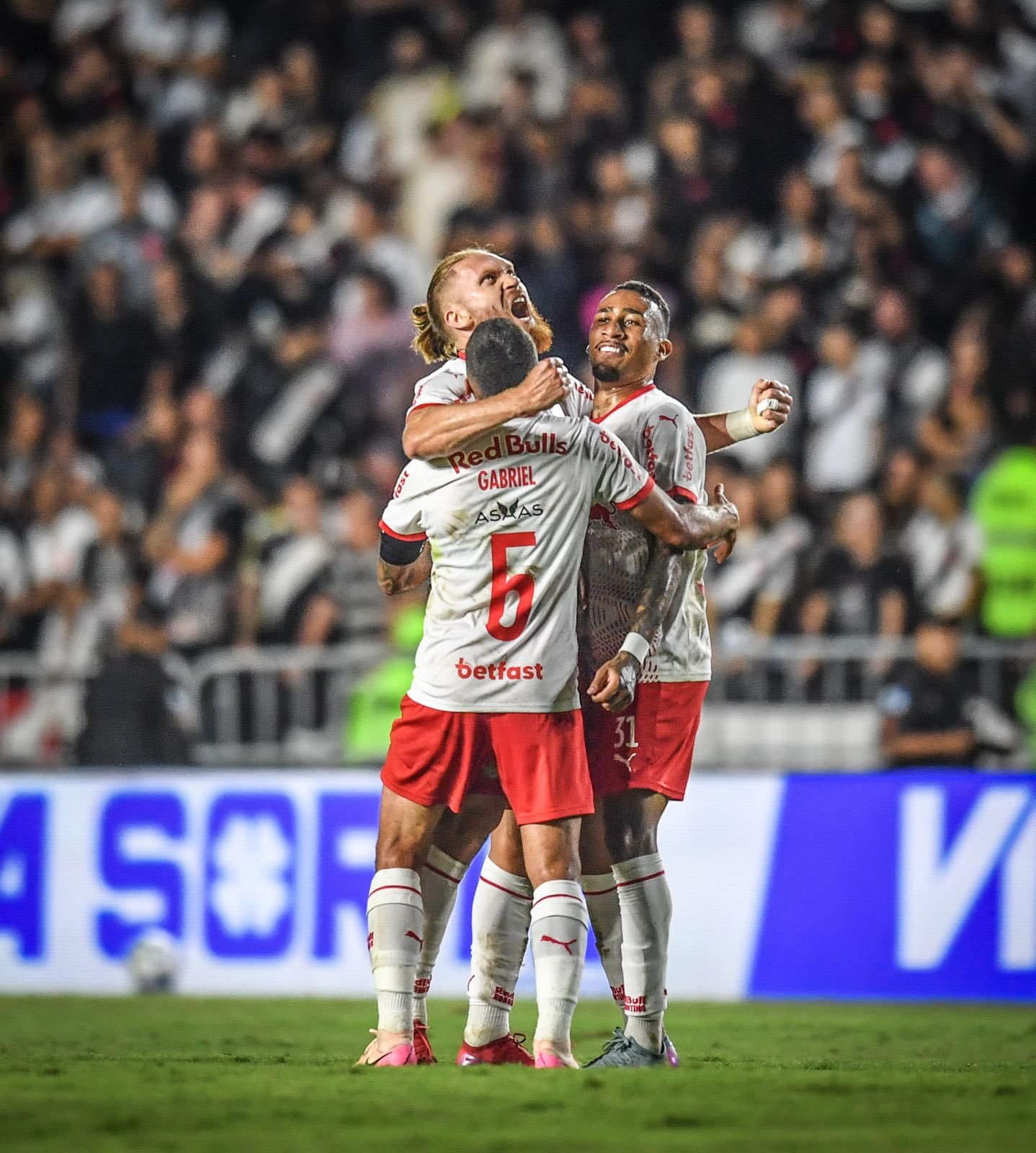 Bragantino derrota o Vasco em São Januário