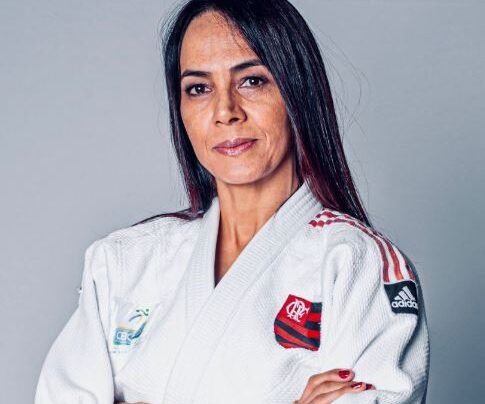 A treinadora da equipe de judô no Flamengo acumula conquistas como atleta e como treinadora e concilia o amor ao esporte e à família